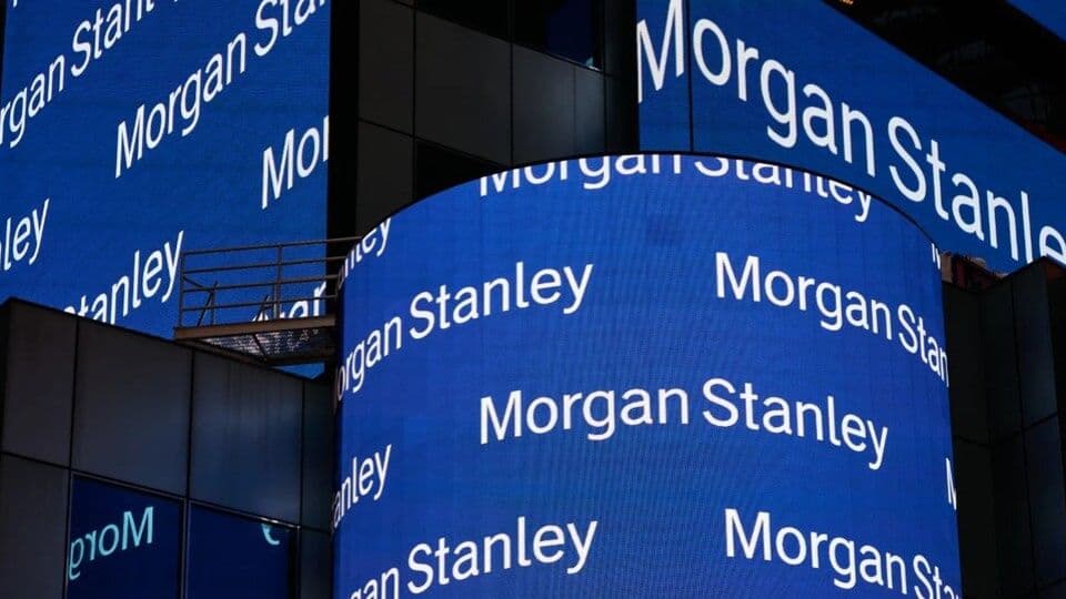 Morgan Stanley yazılı bir binanın dış cephesi