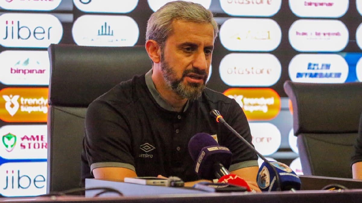 Erzurumspor Teknik Direktörü Serkan Özbalta'dan Yönetime Transfer Çağrısı
