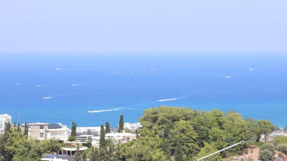 Girne Açıklarında Yolcu Gemisi Alabora Oldu: Kurtarma Çalışmaları Sürüyor