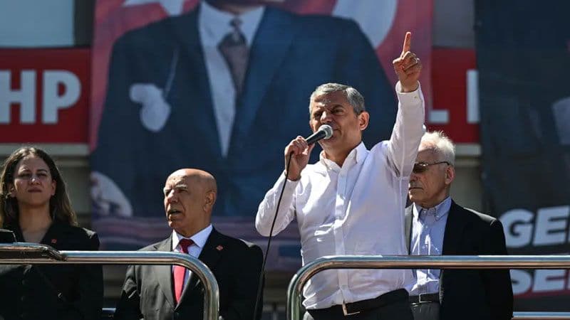CHP'de Özgür Özel Kanadı, Kurultay İçin İmza Toplama Sürecini Başlattı