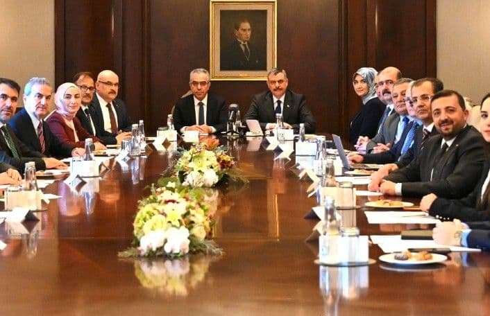 Eski Bursa Milletvekili Hakan Çavuşoğlu, Çankaya Köşkü'ndeki Kritik Toplantıda