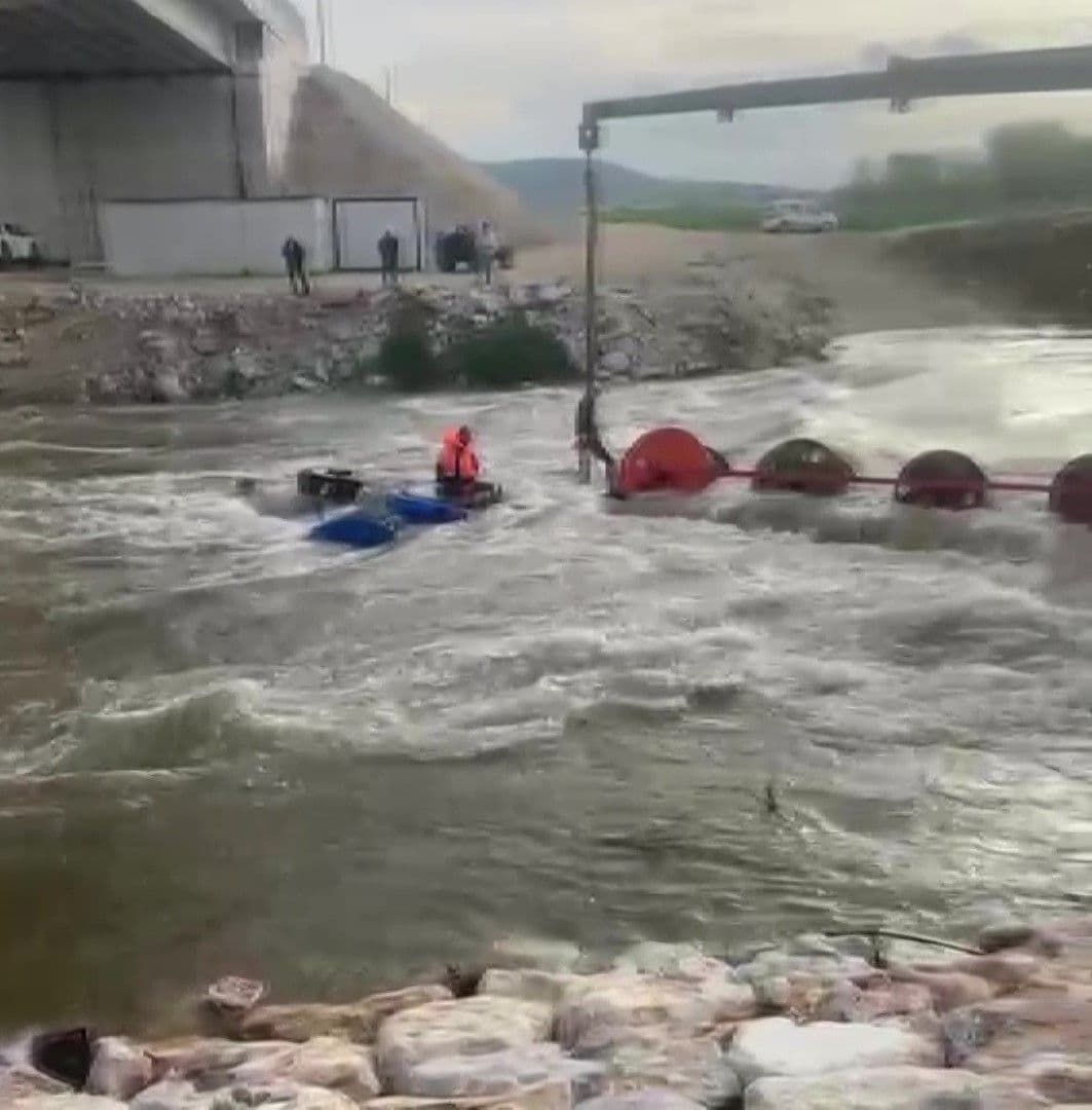 Yenişehir'de Traktör Devrildi: Kocasu Deresi'nde Mahsur Kalan 10 İşçi Kurtarıldı