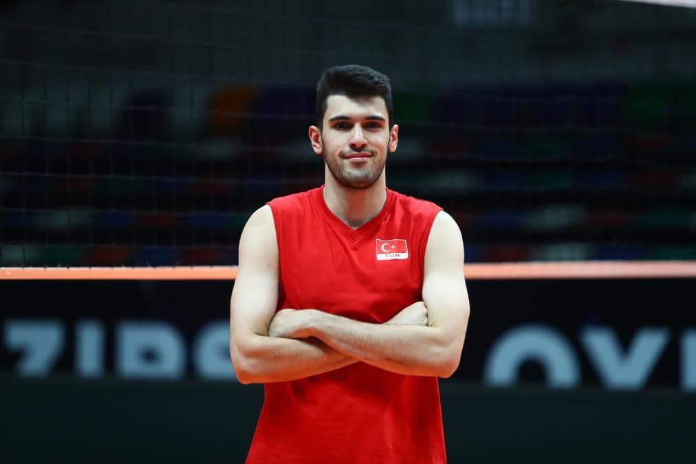 Milli voleybolcu Efe Bayram
