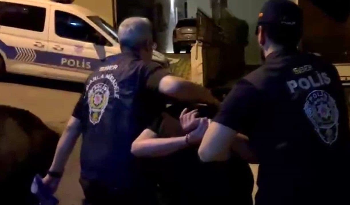 Büyükçekmece'deki Bıçaklı Kavgada Ölen Gencin Ailesine Tehdit Mesajları: Şüpheli Yakalandı