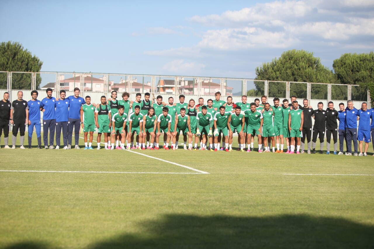 Bursaspor Teknik Direktörü Mustafa Er'den Yeni Sezon Mesajı: 'Geri Dönmek İçin Her Şeyi Yapıyoruz'
