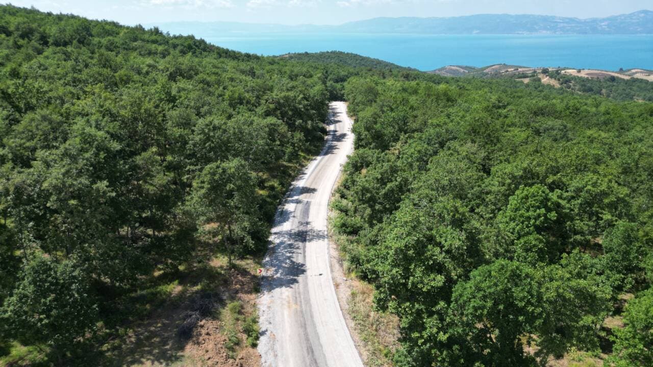 Bursa Büyükşehir Belediyesi İznik'te Kırsal Mahalle Yollarını Yeniliyor