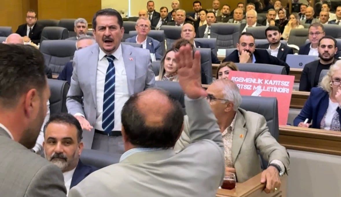 BUSKİ Genel Kurulu'nda Su Tarifesi Görüşmeleri Gergin Anlara Sahne Oldu