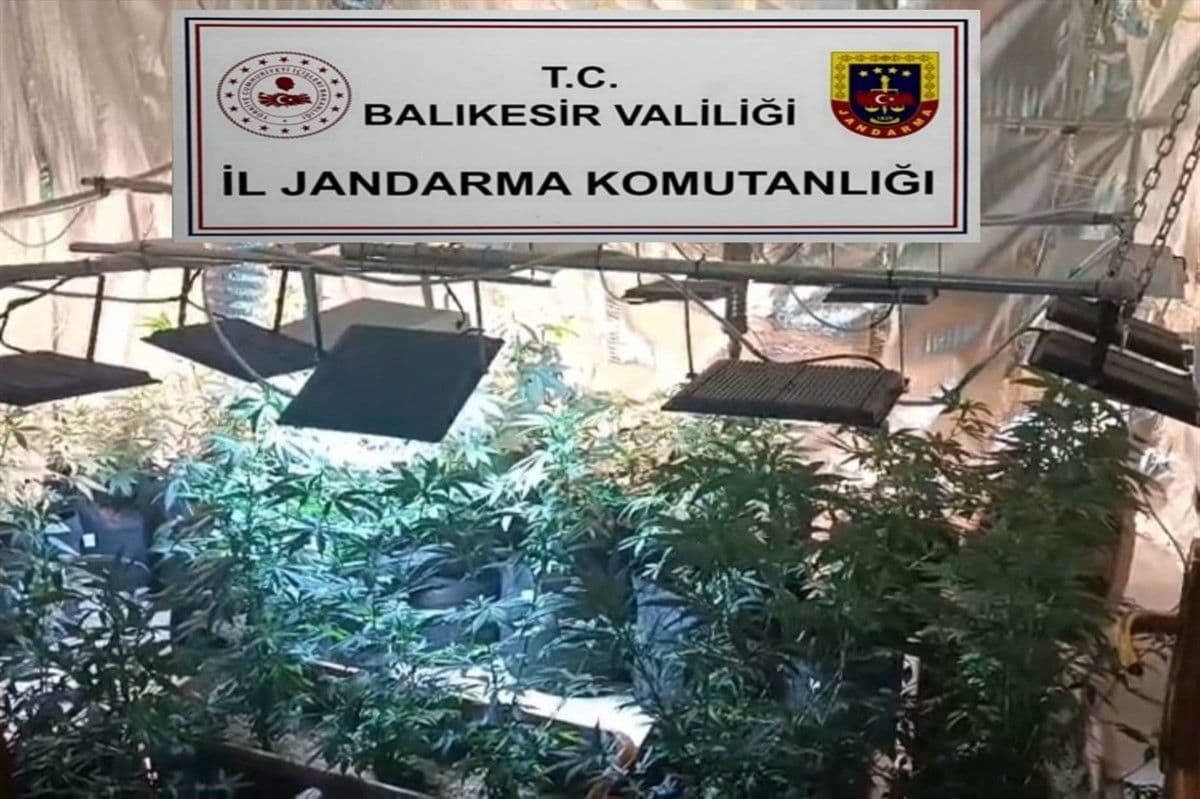Balıkesir'de Uyuşturucu Serası Evlere Büyük Operasyon: 12 Gözaltı