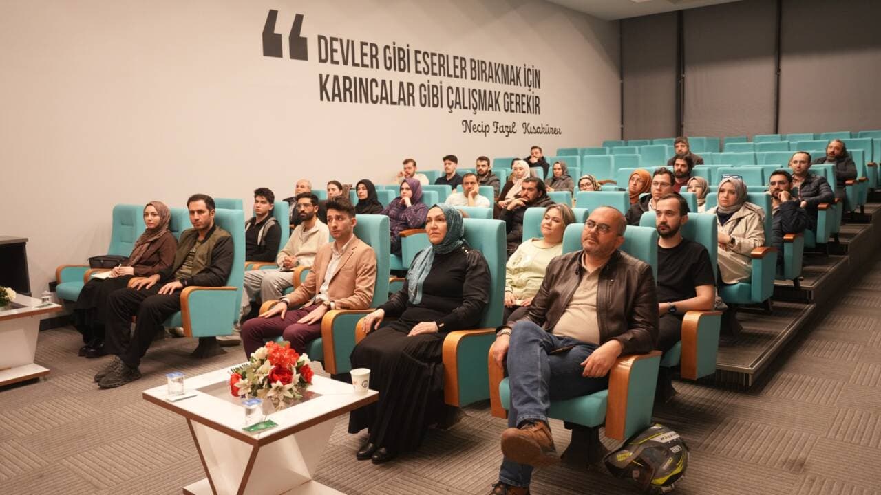 Bursa'da Gençler 'Şehir ve Tarih Atölyesi' ile Osmanlı Mirasını Keşfediyor