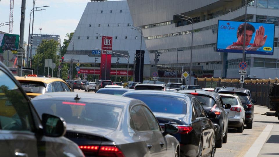 Rusya'nın dizel ve benzin ihracat yasaklarını uzatma kararı, enerji piyasalarını etkiliyor.
