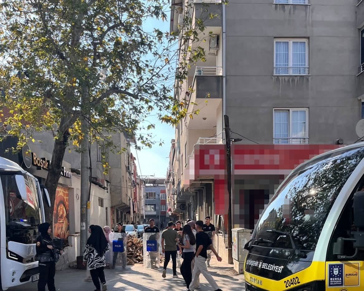 Bursa Gürsu'da Çay Ocağı Önünde Silahlı Saldırı: Bir Yaralı