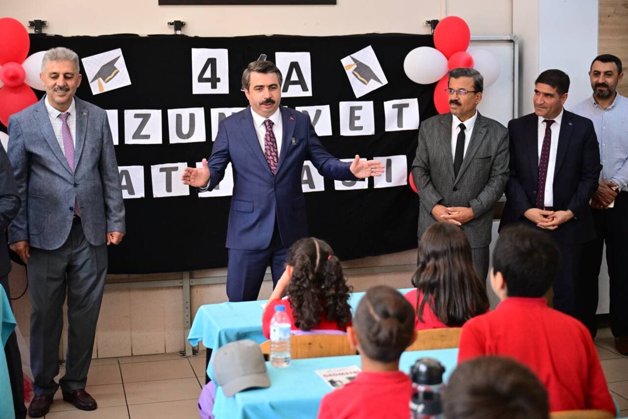 Başkan Yılmaz, Yıldırım'da Karne Heyecanına Ortak Oldu, Yaz Etkinliklerini Duyurdu