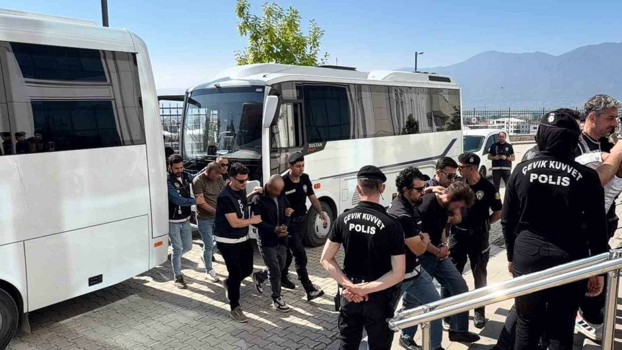 Bursa Orhangazi'de Hava Destekli Uyuşturucu Operasyonu: 17 Kişi Tutuklandı