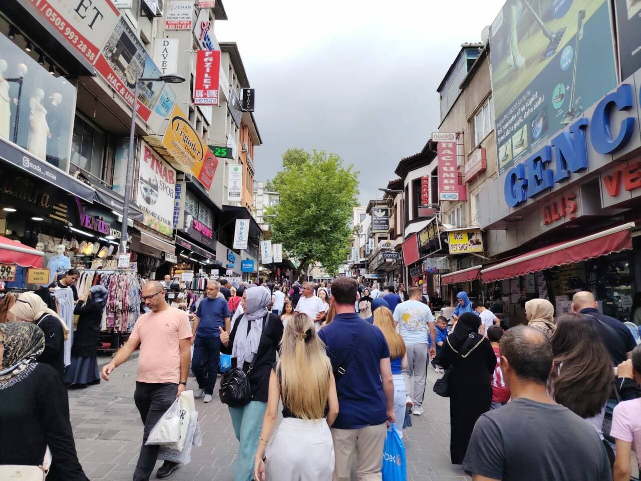 Bursa'da sınav günü trafik ve toplu taşıma yoğunluğu.