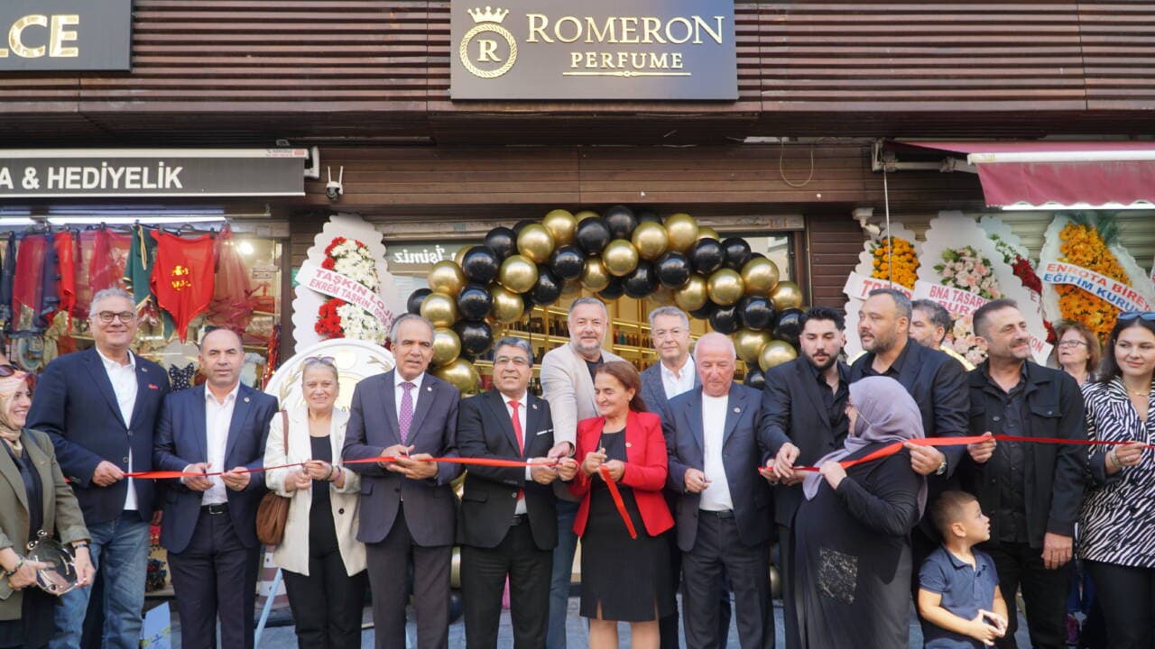 Romeron Parfüm, Bursa Cumhuriyet Caddesi'nde Yeni Mağazasını Açtı