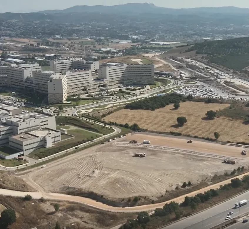 Bursa Şehir Hastanesi'nin havadan görünümü ve yeni otopark alanı inşaatı
