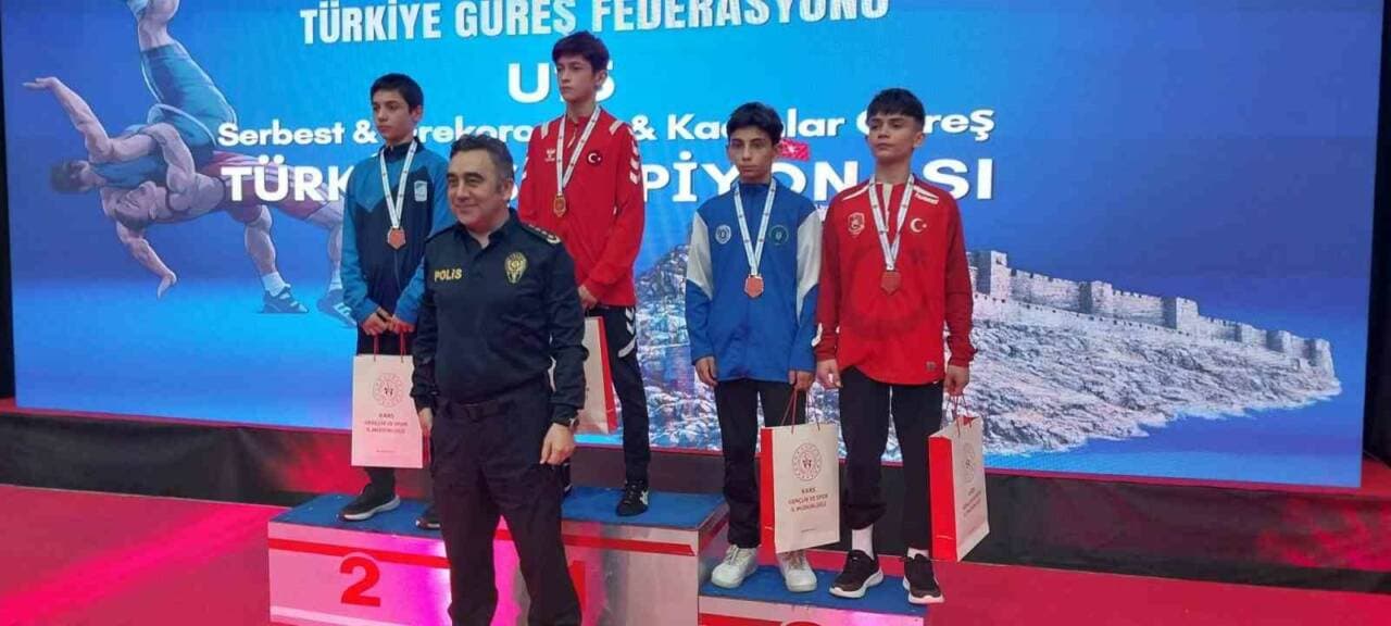 Bursa Büyükşehir Belediyesporlu Güreşçiler Türkiye Şampiyonası'ndan Madalyalarla Döndü