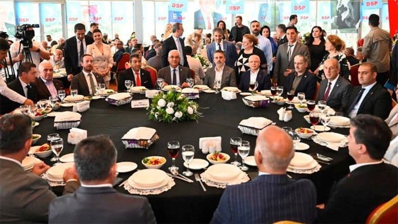 Bursa'da DSP Kongresi Siyasi Partileri Bir Araya Getirdi
