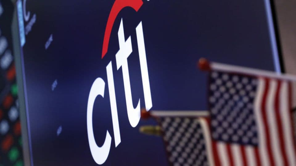 Citi logosu ve Amerikan bayrakları