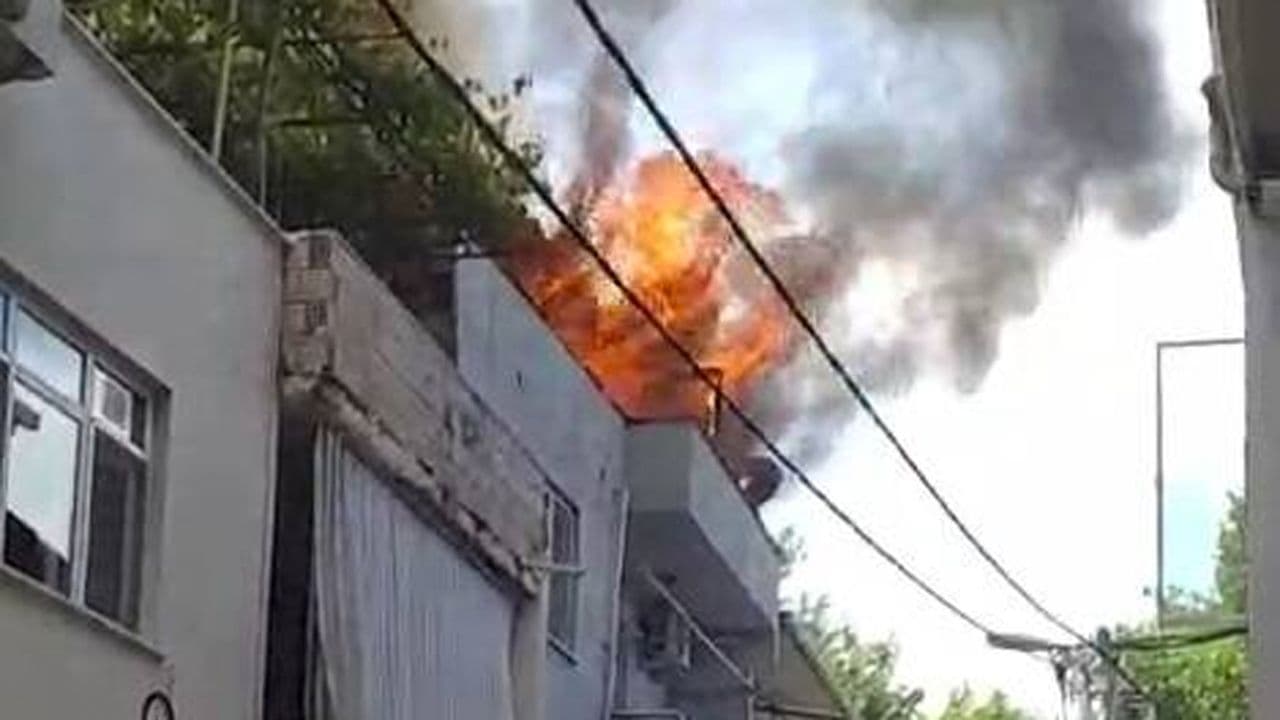 Bursa Osmangazi'de Çatı Katında Yangın: Mahalleli Tahliye Edildi