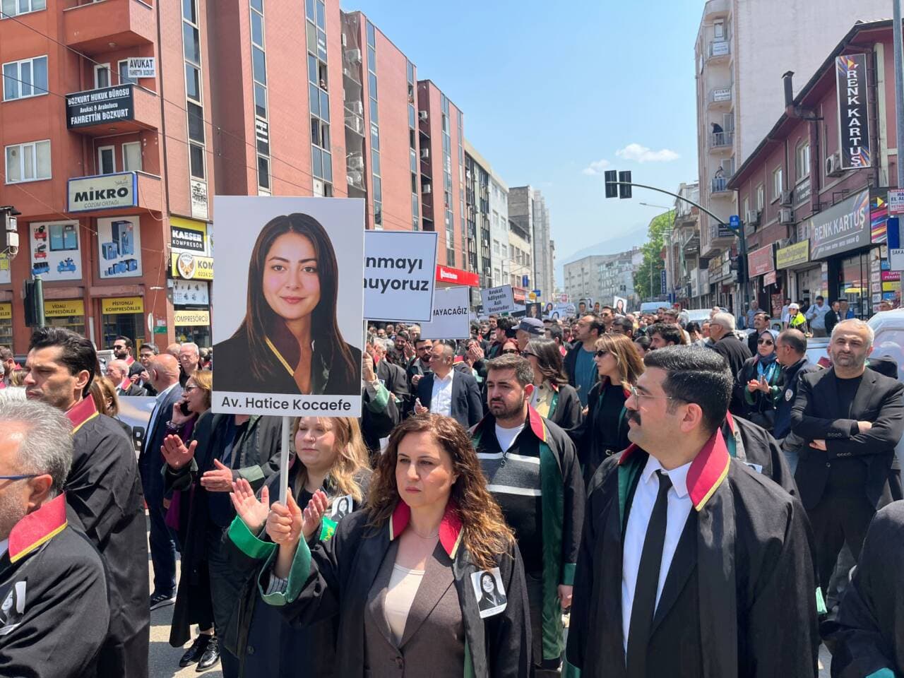 Bursa'da Avukat Cinayetine Büyük Tepki: Hukukçular Adalet İçin Yürüdü