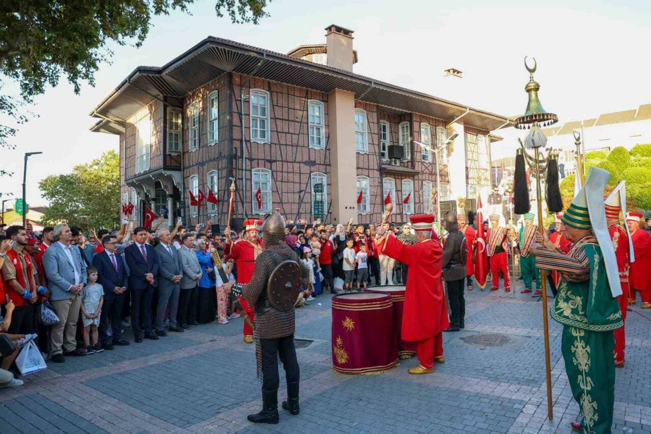 Bursa'da Kurtuluş Coşkusu Tarihi Belediye Binası'nda Yaşandı