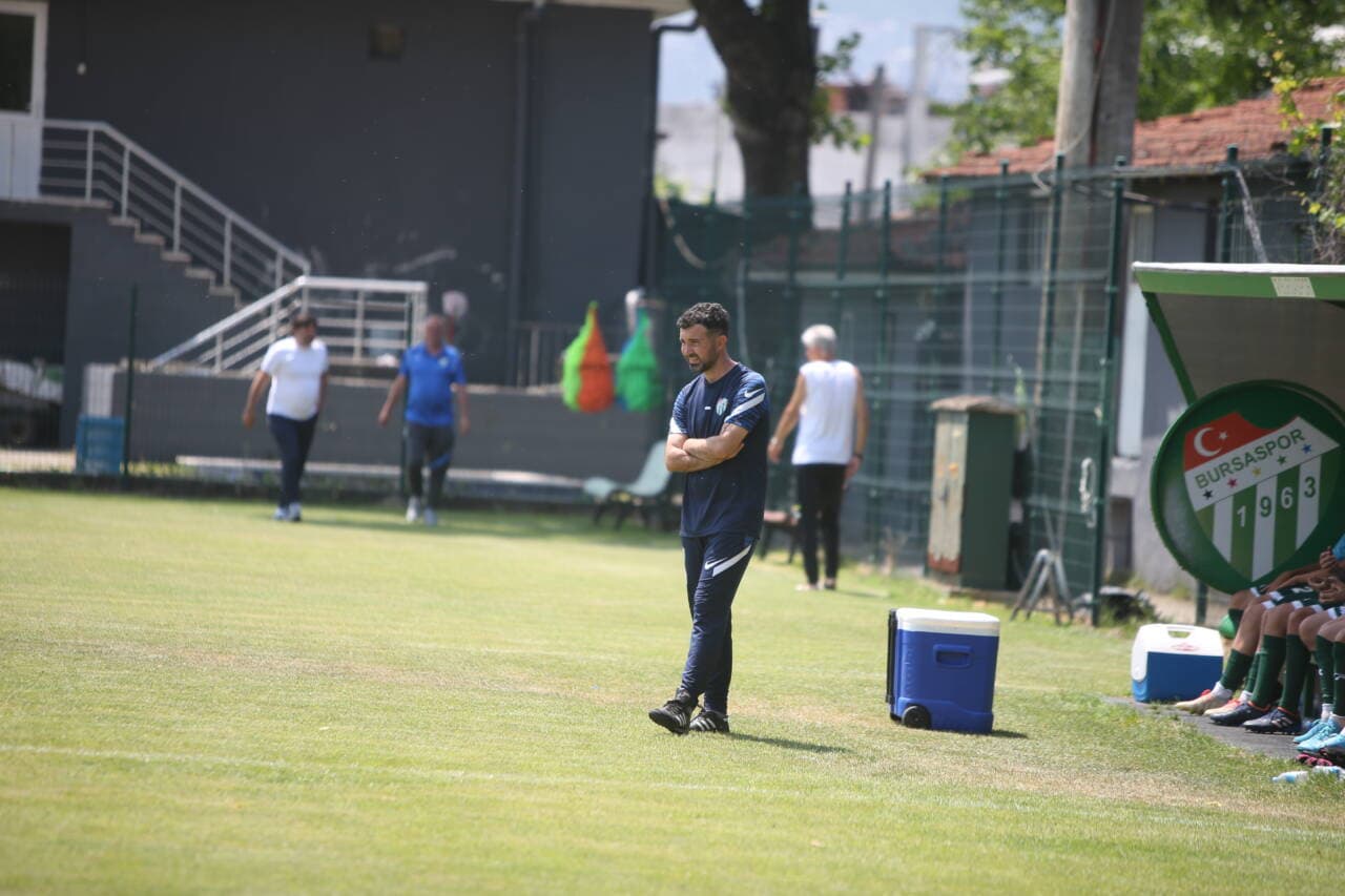 Bursaspor altyapı koordinatörlüğü için adı geçen Ahmet Tayfun Karaosmanoğlu, futbol sahasında