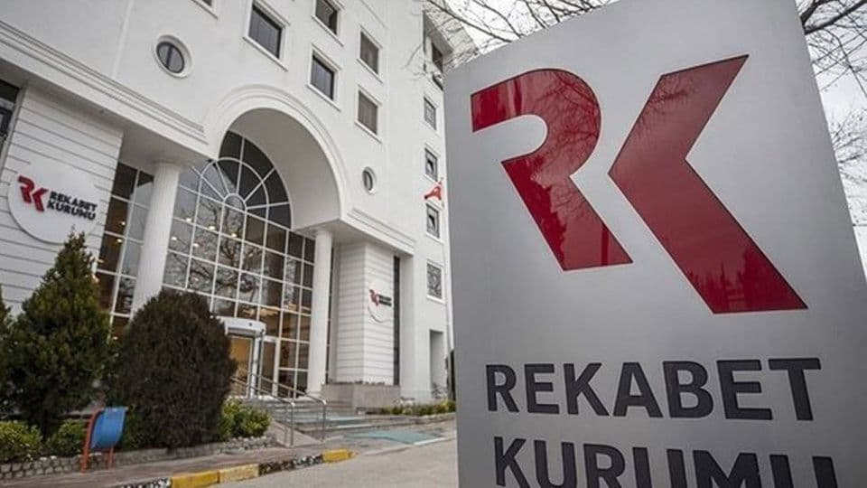 Rekabet Kurumu binası ve tabelası.
