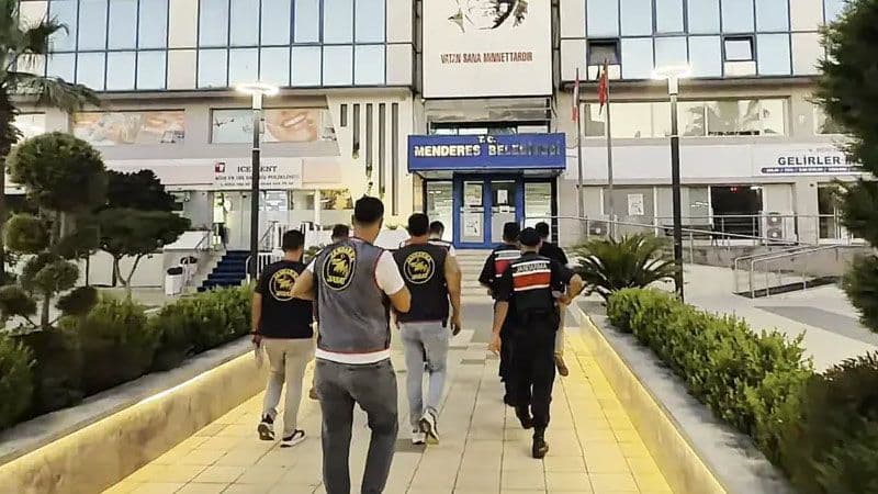 Menderes Belediyesi Soruşturmasında Firari Başkan Yardımcısı Yakalandı