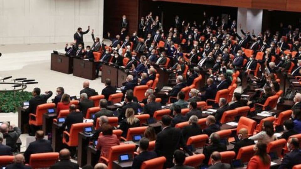 Yeni Vergi Paketi Meclis'ten Geçti: İşte Öne Çıkan Düzenlemeler