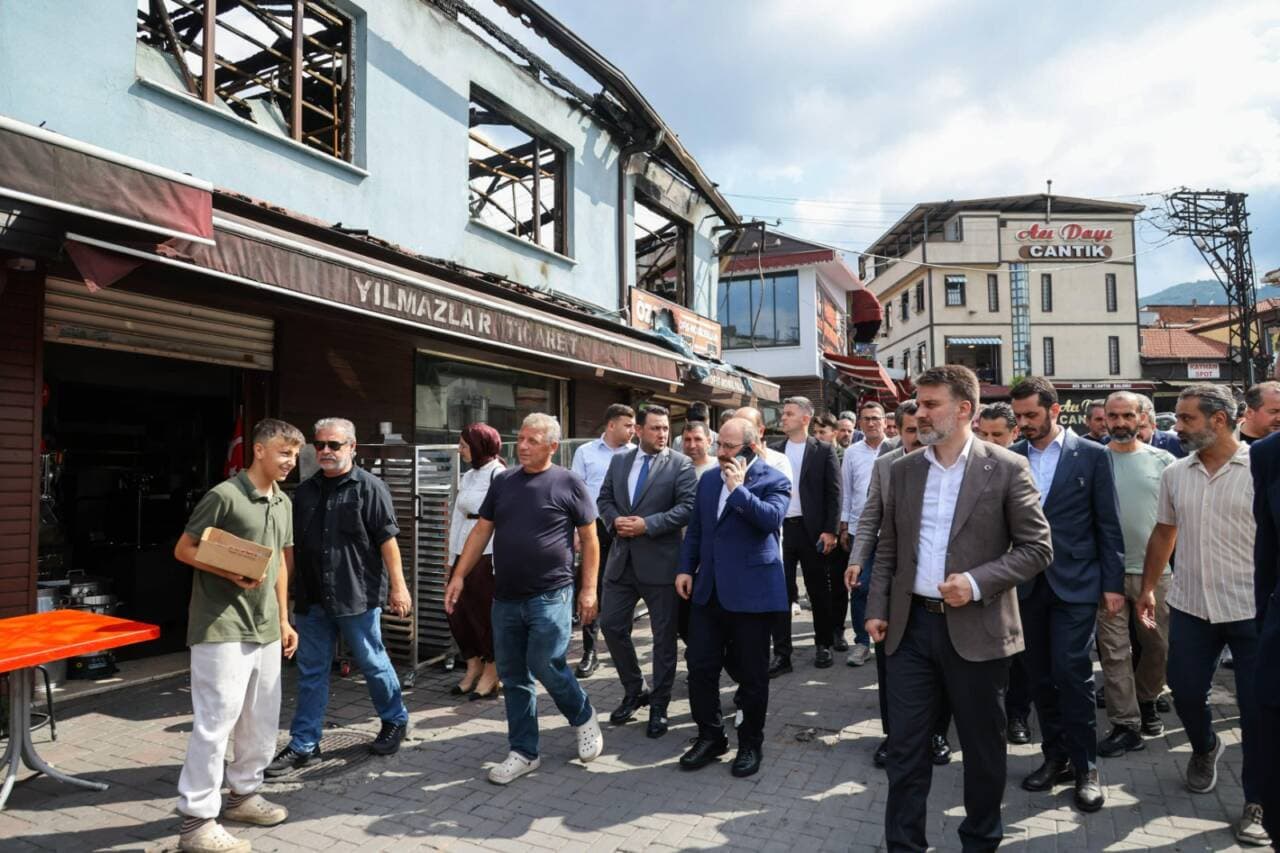 Bursa Kayhan Çarşısı Yangını Sonrası Yaralar Sarılıyor: Büyükşehir ve Yetkililerden Esnafa Destek