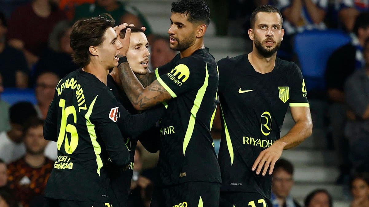 Atletico Madrid futbolcuları Real Sociedad maçında gol sevinci yaşıyor.