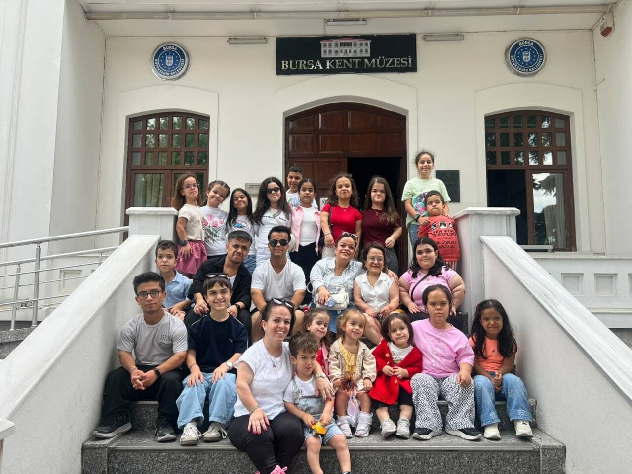 Akondroplazi Bireyler Bursa'nın Tarihi ve Kültürel Güzelliklerini Keşfetti