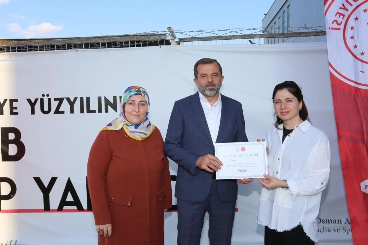Bursa Gürsu'da Yüzlerce Kadın Ücretsiz Yüzme Kurslarını Başarıyla Tamamladı