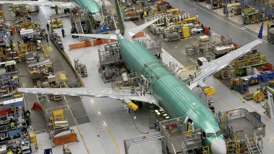 Boeing 737 Max uçaklarının üretim hattından bir görünüm.