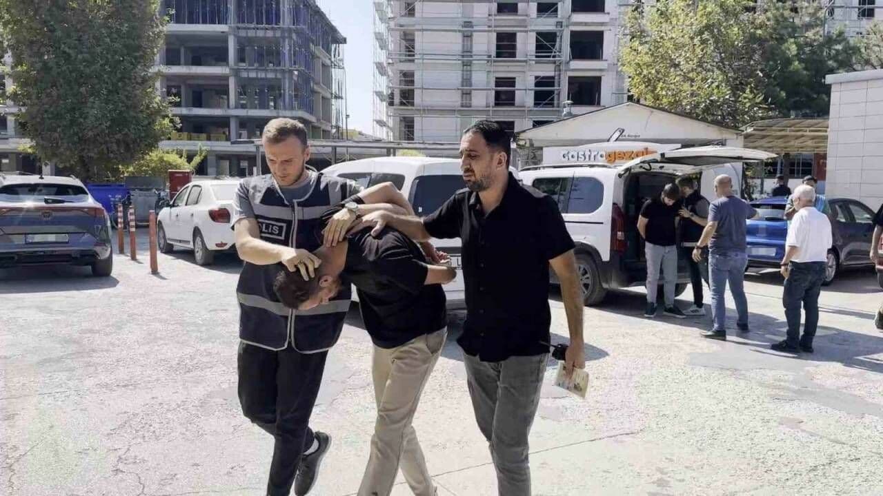 Bursa'da Yaşlı Kadını Dolandıran Şüpheliler Yakalandı