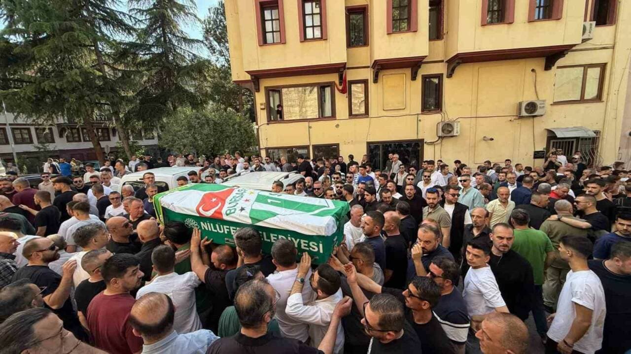 Bursa'da motosiklet kazasında hayatını kaybeden Ertuğ Toker'in cenaze töreninden bir kare.