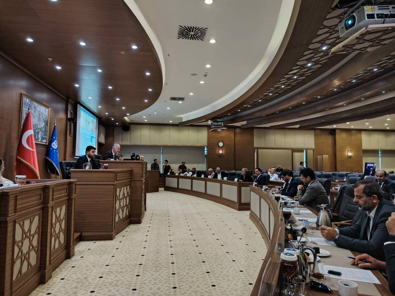 Bursa Büyükşehir Belediye Meclisi toplantı salonundan genel bir görünüm.
