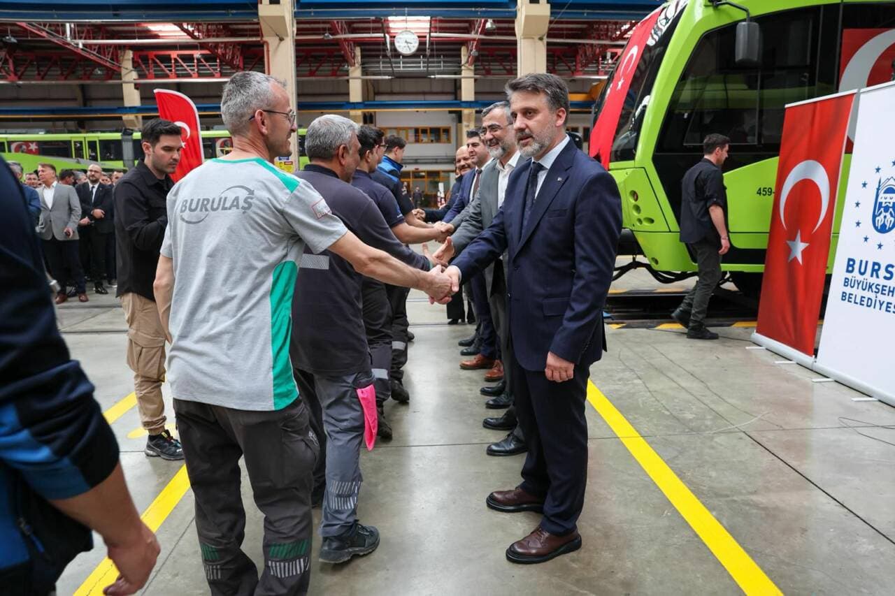 Bursa Büyükşehir Belediyesi'nde Bayramlaşma Töreni: Başkan Vekili Biba Çalışanlarla Buluştu