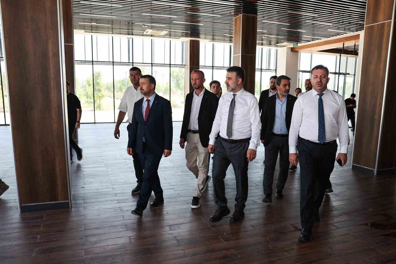 Büyükşehir'den Mustafakemalpaşa'ya Hizmet Vurgusu: Millet Bahçesi ve B Kafe Müjdesi