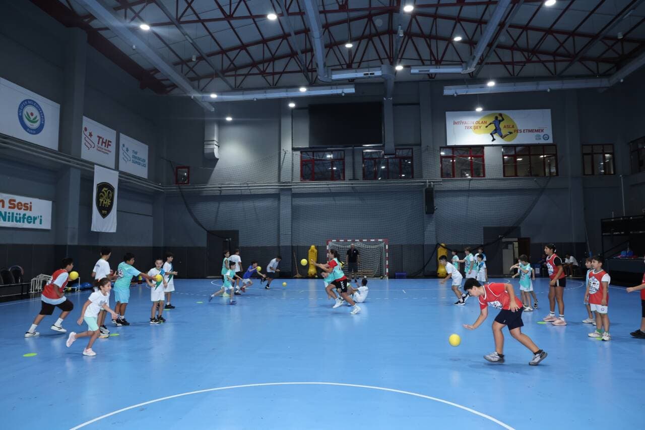 Bursa'da Hentbol Akademisi Kapılarını Açtı: Genç Sporcular Yetişecek