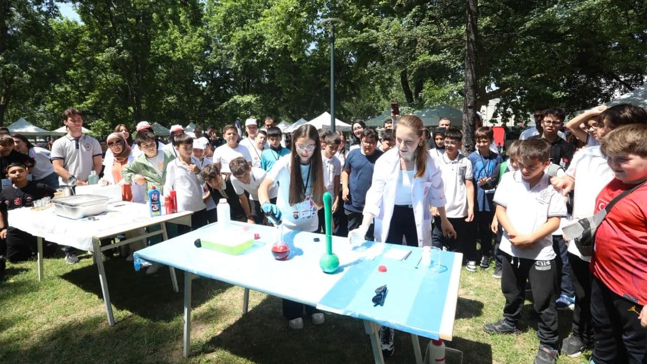 İnegöl'de TÜBİTAK Bilim Festivali Coşkusu: 73 Proje Sergilendi