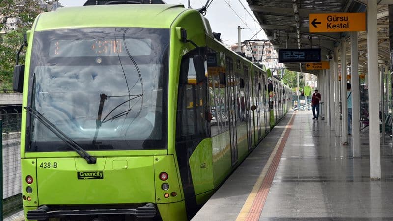 BursaRay treni istasyonda, 19 Mayıs'ta ücretsiz toplu taşıma