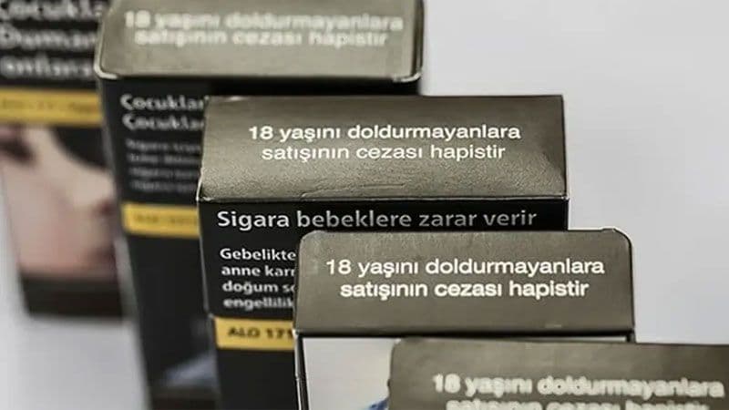 Sigara paketleri üzerinde sağlık uyarıları ve zam sonrası fiyat artışı.