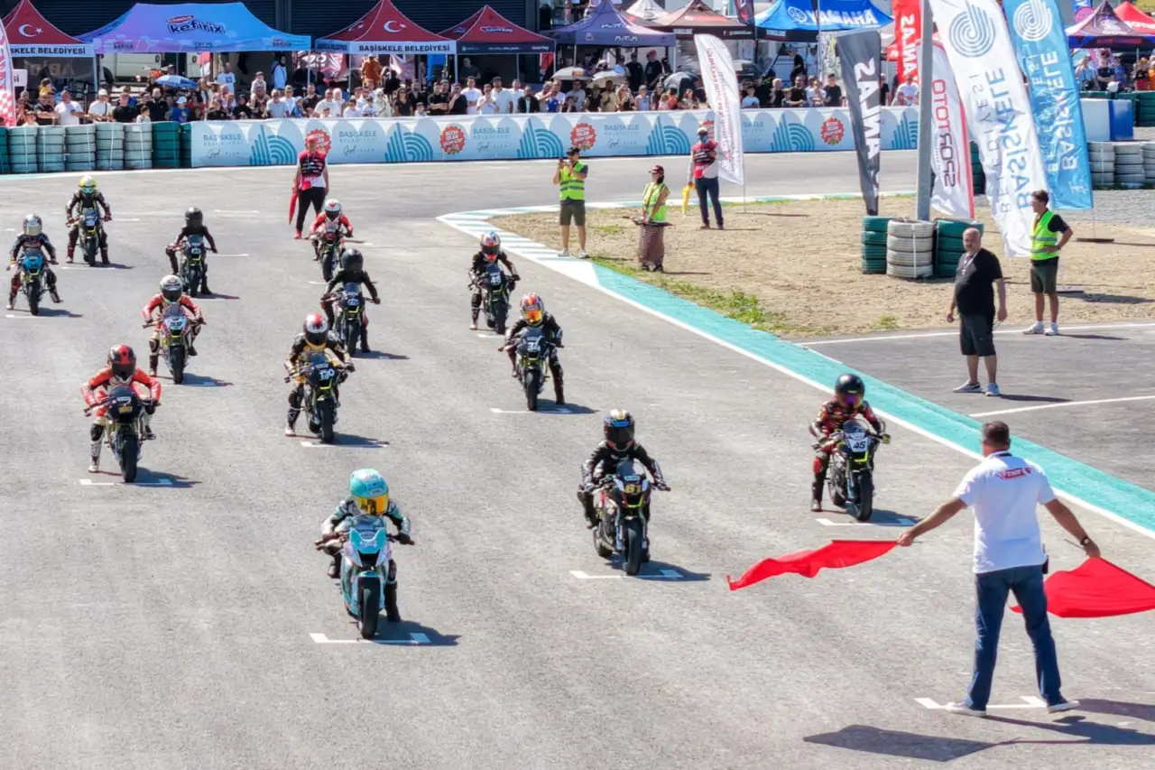 Türkiye Supermoto Şampiyonası Finali Bursa'da: Şampiyonlar Piste Çıkıyor