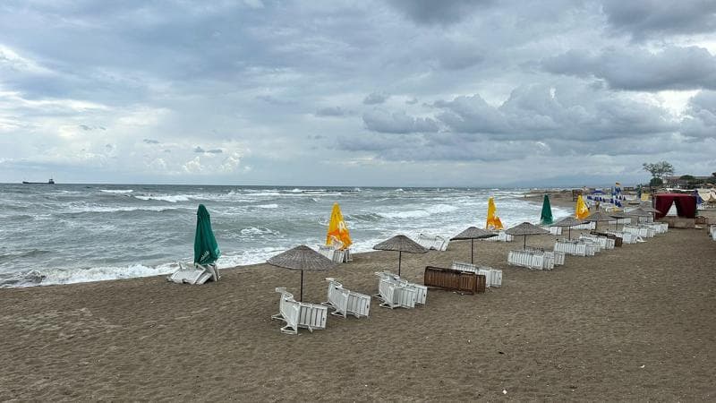 İstanbul'da Üç İlçede Denize Girme Yasağı: Yüksek Dalgalar Nedeniyle Güvenlik Önlemi