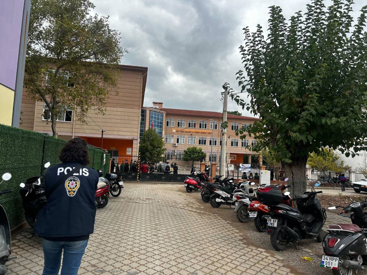 Manisa Turgutlu'daki Okul Saldırısı Sonrası Eğitim Yeniden Başladı