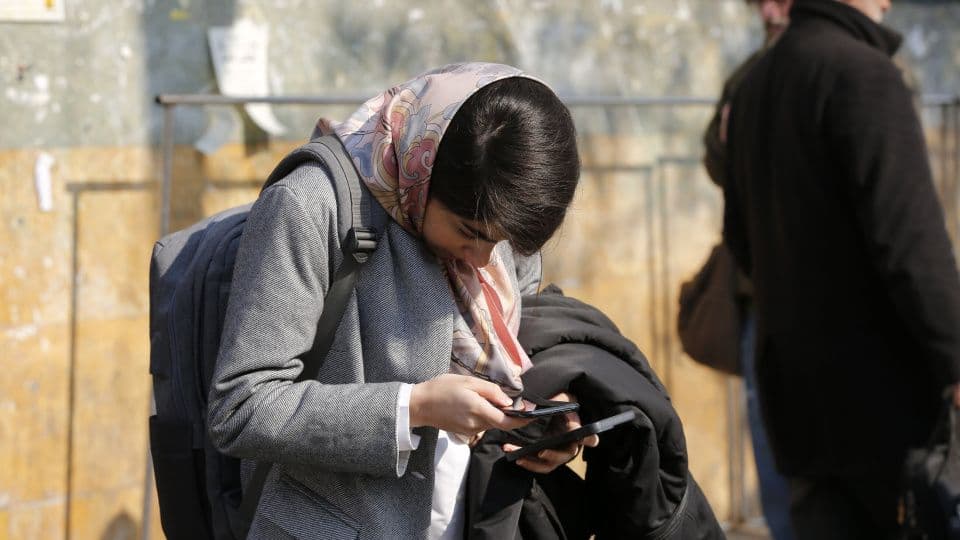 İran'da Uluslararası İnternet Erişimi Yeniden Açılıyor