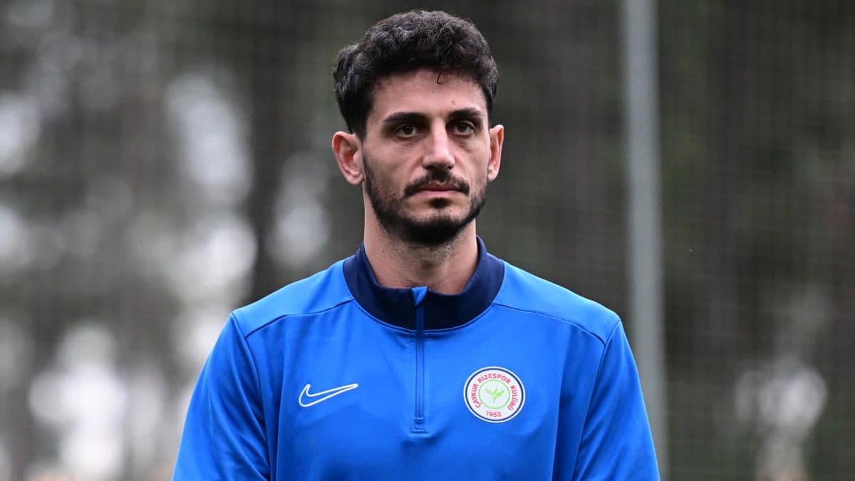Çaykur Rizespor, Milli Futbolcu Samet Akaydin ile Yollarını Ayırdı