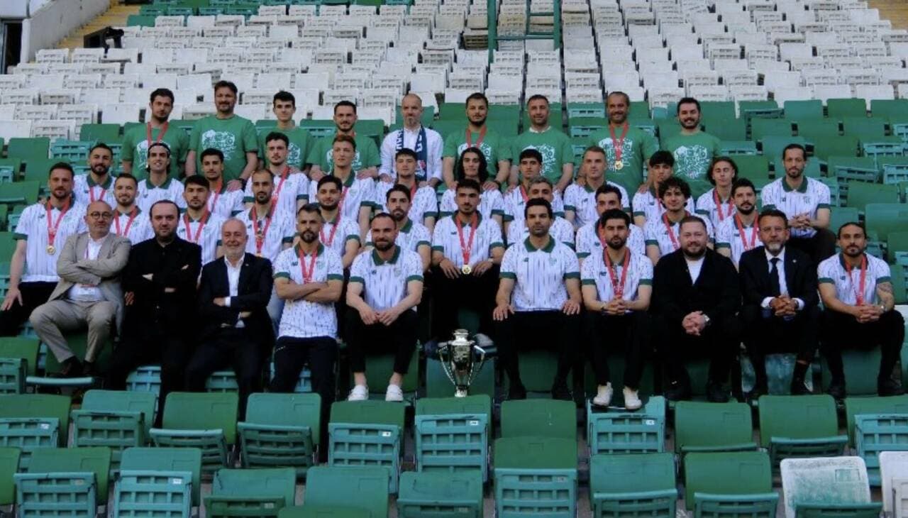 Bursaspor Başkanı Enes Çelik Açıkladı: En Az 7 Oyuncuyla Yollar Ayrılacak